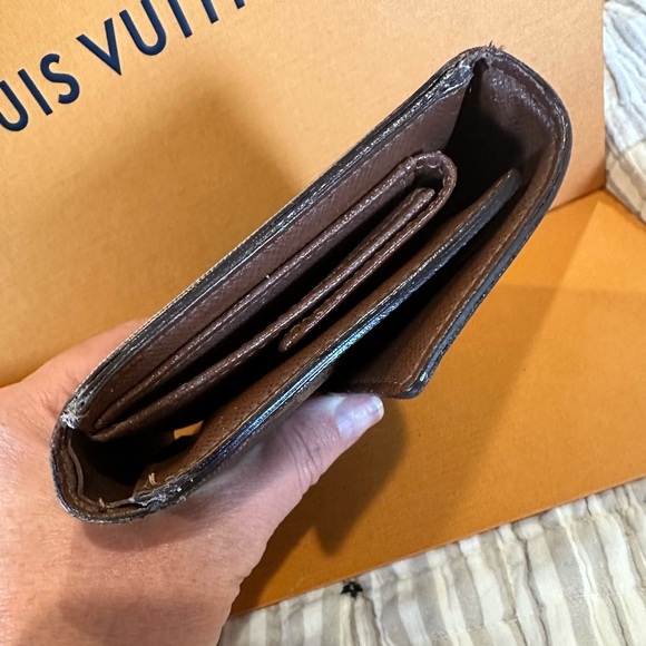 Louis Vuitton wallet - Picture 14 of 16